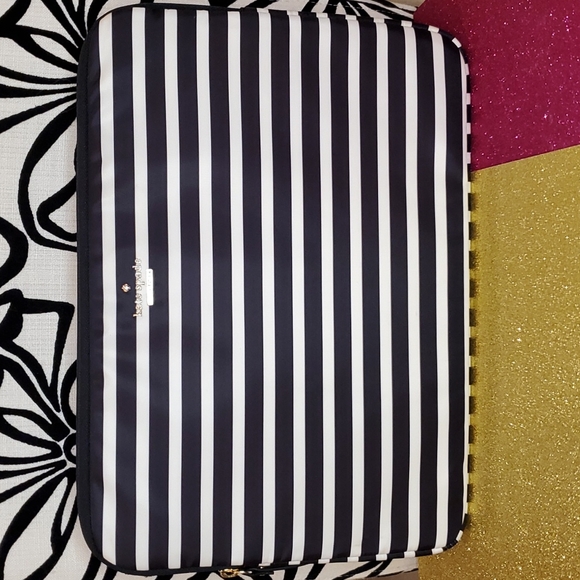 kate spade Accessories - Kate Spade Universal Padded Laptop Protective Cover! 🦓❤🦓❤🦓❤